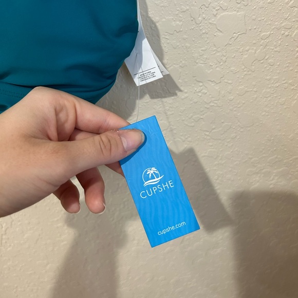 Cupshe Bikini Top in Size Medium - Picture 2 of 6